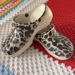 Crocs Classic Platform Women's 8 Clog Bone Leopard size 8w